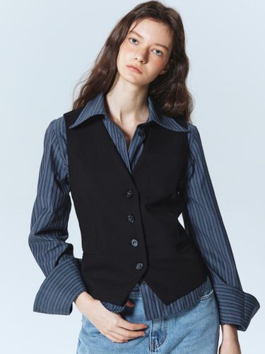 Classic Buckle Point Adjustable Vest [Black] - NICK&NICOLE - Modalova