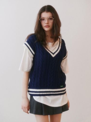 Oversized Cable Stripe Textured Vest [Navy] - GREENBUTTER - Modalova