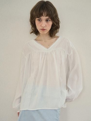 Soft Shirring Lace Blouse [] (O25-TP02) - OUR NOSTALGIA - Modalova