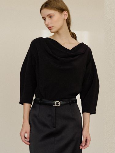 Edith Draped Top Blouse [Black] - KINDERSALMON - Modalova