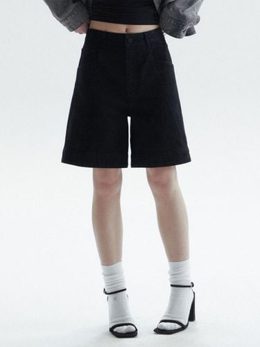 FOLDED HEM DENIM SHORTS [BLACK] - CHOWOO - Modalova