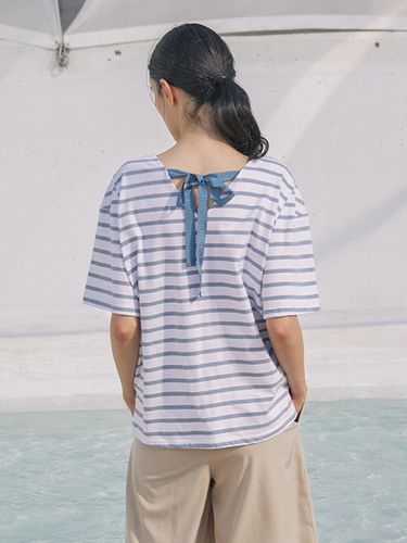 Back Ribbon Stripe T-shirt [] - QUEEN STYLE - Modalova