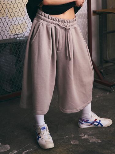 EL Double Pleated Heavy Bermuda Shorts - elimeno - Modalova