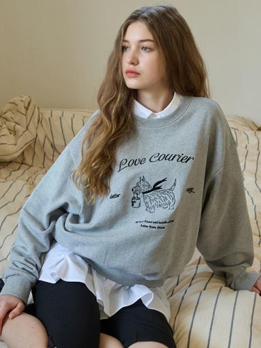 Love Carrier Sweatshirt [2 colors] - LETTER FROM MOON - Modalova