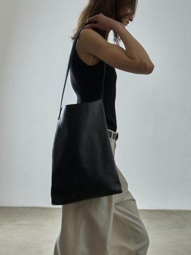 Flat Shoulder Bag [Black] - FACADE PATTERN - Modalova
