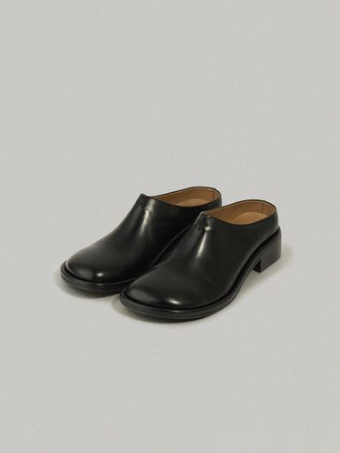 Round Toe Leather Mule Slides [Black] - FACADE PATTERN - Modalova