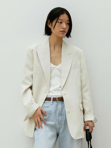Two-Button Single Blazer [Cream] - THE RYE - Modalova