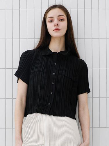 Crinkle Crop Blouse [Black] - yoyoyoy - Modalova