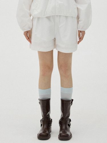 Logo Patch Nylon 3/4 Length Shorts [WHITE] - OIOI COLLECTION - Modalova