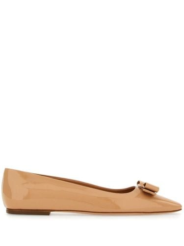 Vara Leather Ballet Flats - Ferragamo - Modalova