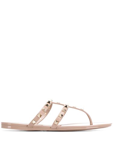 Rockstud Rubber Thong Sandals - Valentino Garavani - Modalova