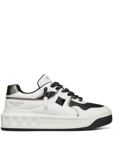 Sneakers With Logo - Valentino Garavani - Modalova