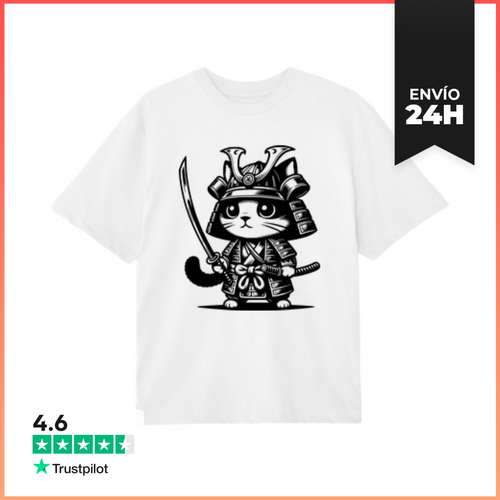 Camiseta Oversize GATITO SAMURAI CON KATANA LaTostadora - latostadora.com - Modalova
