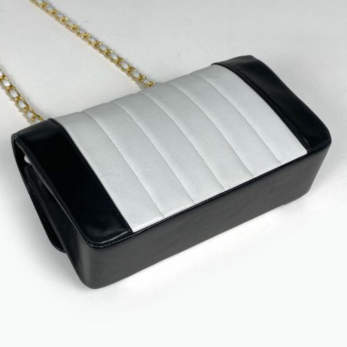 Leather Shoulder Bag (Pre-Owned) - Chanel - Modalova