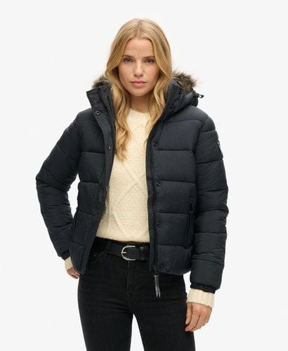 Women's Kurze Pufferjacke mit Kapuze und Kunstfellbesatz - Größe: 38 - Superdry - Modalova