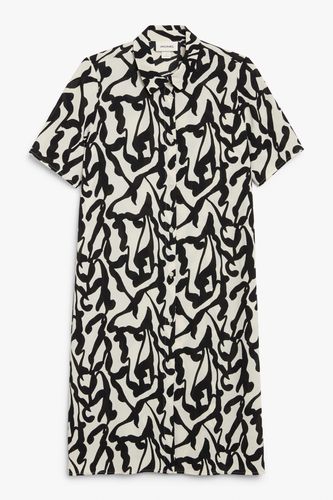 Hemdkleid in Midilänge Schwarz-weiße Formen, Alltagskleider Größe M. Farbe: - Monki - Modalova
