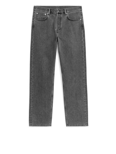 Legere, konisch zulaufende Jeans von COAST Steingrau, Straight in Größe 33/34. Farbe: - Arket - Modalova