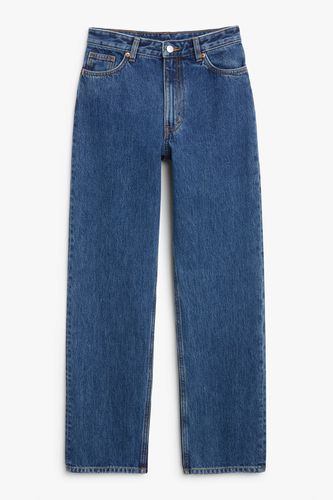 Hoch sitzende blaue Jeans Taiki, gerades Bein Mittelblau, Straight in Größe W 24. Farbe: - Monki - Modalova