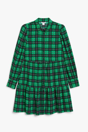Hemdblusenkleid mit Volant Grün-schwarzes Karomuster, Alltagskleider in Größe L. Farbe: - Monki - Modalova