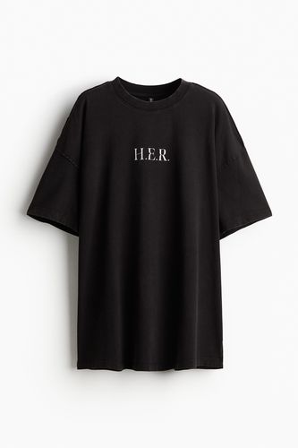 Oversized T-Shirt mit Print Schwarz/H.E.R. in Größe XXS. Farbe: - H&M - Modalova