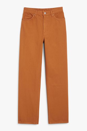 Taillierte braune Jeans Taiki mit geradem Bein Rostbraun, Baggy in Größe W 26. Farbe: - Monki - Modalova