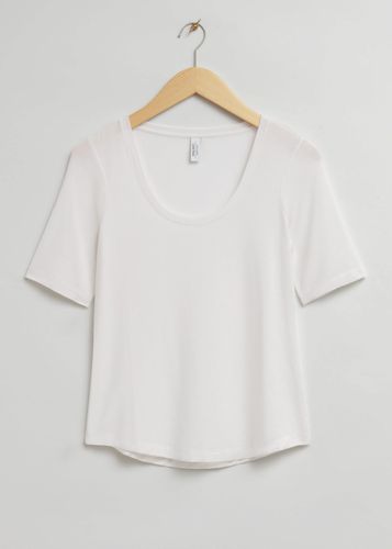 T-Shirt mit tiefem Ausschnitt Weiß in Größe XS. Farbe: - & Other Stories - Modalova