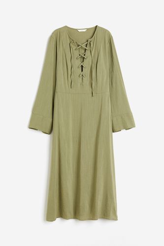 Kleid mit Schnürung Khakigrün, Alltagskleider in Größe XS. Farbe: - H&M - Modalova