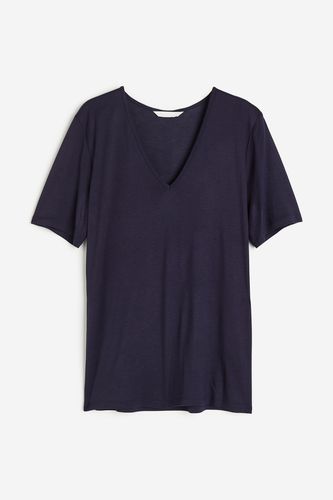 T-Shirt mit V-Ausschnitt Dunkelblau in Größe S. Farbe: - H&M - Modalova