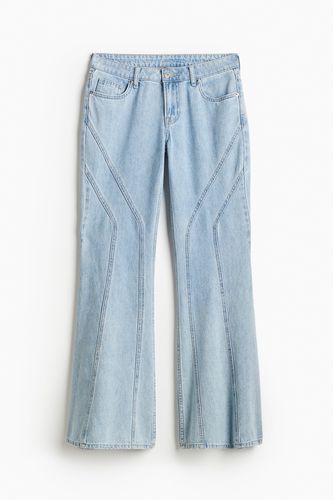 Flared Low Jeans Helles Denimblau, Straight in Größe 38. Farbe: - H&M - Modalova