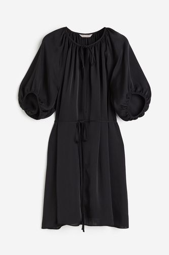 Satinkleid mit Bindebändern Schwarz, Alltagskleider in Größe M. Farbe: - H&M - Modalova