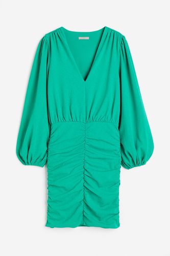 Jerseykleid mit Raffungen Grün, Alltagskleider in Größe XXL. Farbe: - H&M - Modalova