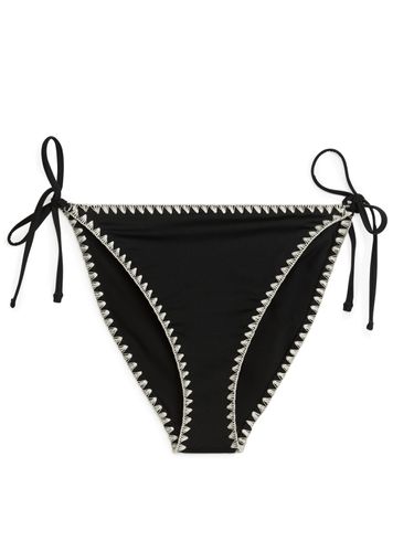 Bikinitanga mit Schnürung Schwarz/Cremeweiß, Bikini-Unterteil in Größe 44. Farbe: - Arket - Modalova