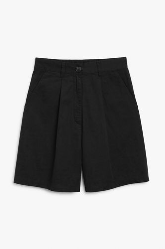 Hochtaillierte Shorts mit Falten in Schwarz Größe 34. Farbe: - Monki - Modalova