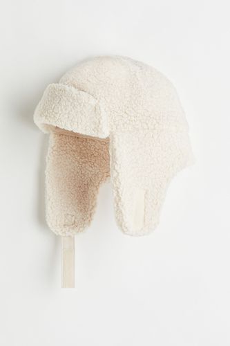 Mütze aus Teddyfleece mit Ohrenklappen Naturweiß, Hut in Größe 128/146. Farbe: - H&M - Modalova