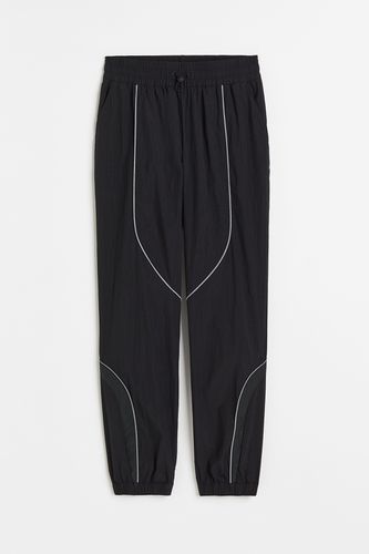 Wasserabweisende Trainingshose Schwarz, Sport – Hosen in Größe XL. Farbe: - H&M - Modalova