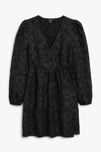 Schwarzes Babydoll-Wickelkleid aus Jacquard Schwarz, Alltagskleider in Größe L. Farbe: - Monki - Modalova