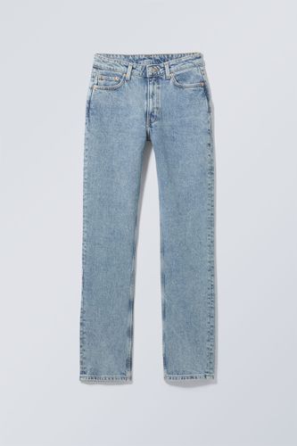 Jeans Smooth mit schmaler Passform und hohem Bund Tiefblau, Skinny in Größe 33/32. Farbe: - Weekday - Modalova
