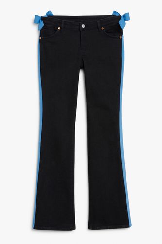 × IGGY JEANS Wakumi Jeans in Schwarz & Blau, Straight Größe W 26. Farbe: Black blue - Monki - Modalova