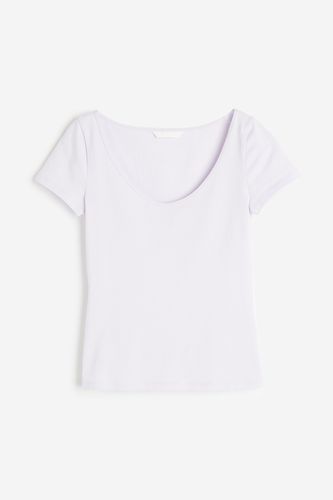 Figurbetontes T-Shirt Flieder in Größe S. Farbe: - H&M - Modalova