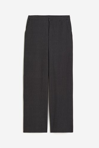 Hose aus Crêpe-Jersey Dunkelgrau/Nadelstreifen, Anzughosen in Größe XXL. Farbe: - H&M - Modalova