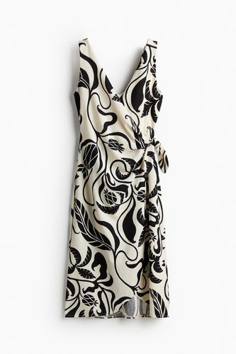 Wickelkleid mit Struktur Cremefarben/Schwarz gemustert, Alltagskleider in Größe XXL. Farbe: - H&M - Modalova