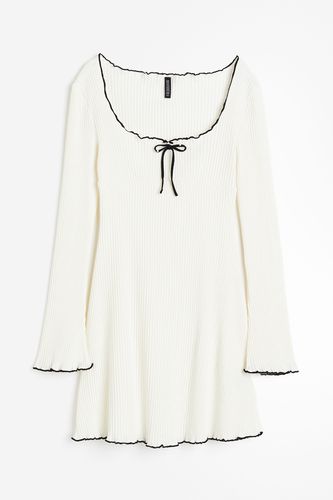 Geripptes Jerseykleid Weiß/Schwarz, Alltagskleider in Größe M. Farbe: - H&M - Modalova