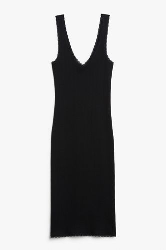 Geripptes Midi-Kleid mit V-Ausschnitt Schwarz, Alltagskleider in Größe S. Farbe: - Monki - Modalova