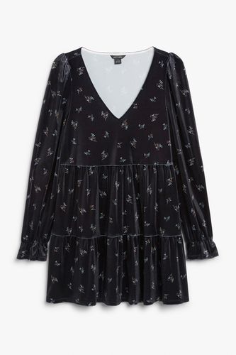Schwarz geblümtes Babydoll-Samtkleid mit V-Ausschnitt Dunkel Blumensträußen, Alltagskleider in Größe XL. Farbe: - Monki - Modalova