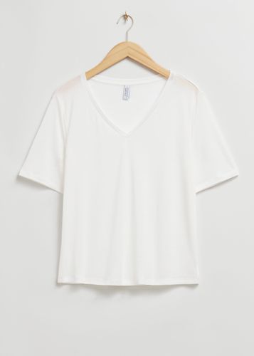 T-Shirt mit überkreuztem V-Ausschnitt Weiß in Größe S. Farbe: - & Other Stories - Modalova
