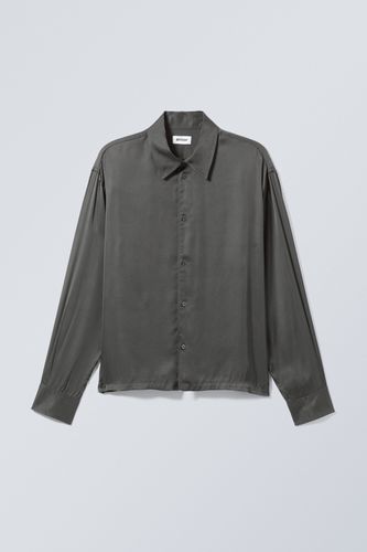 Glänzendes, kastiges Oversized-Hemd Dunkelgrau, Freizeithemden in Größe S. Farbe: - Weekday - Modalova
