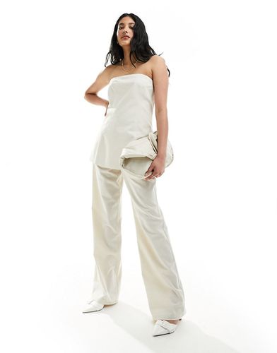 Pantaloni sartoriali a fondo ampio in lino color crema in coordinato - 4th & Reckless - Modalova