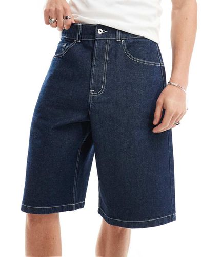 Pantaloncini di jeans ampi stile skater lavaggio rinsewash con cuciture a contrasto - Collusion - Modalova