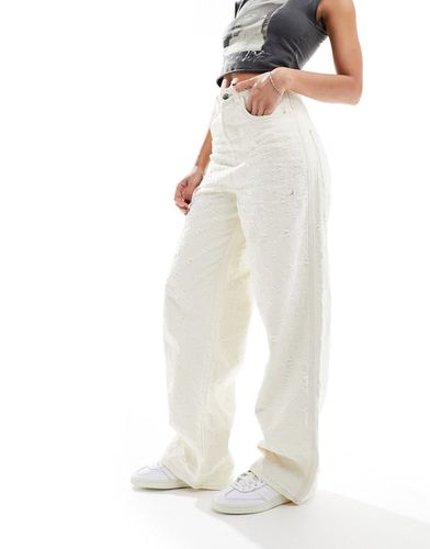 X015 - Jeans super baggy a vita bassa bianco sporco con strappi - Collusion - Modalova