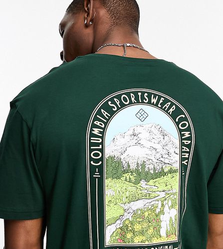 Cavalry Trail - T-shirt scuro con grafica sul retro - In esclusiva per ASOS - Columbia - Modalova